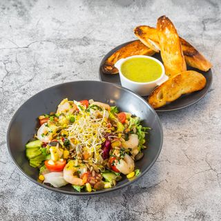 SAŁATKA Z KREWETKAMI 