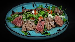 Tagliata di manzo cu rucolla