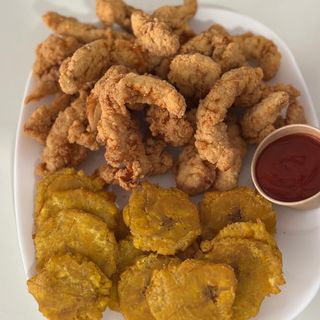 Media Ración  De pechurina de pollo con plátanos fritos 