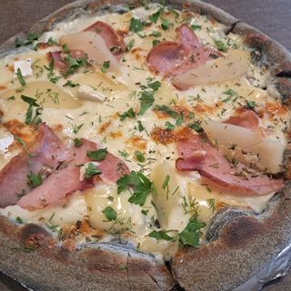 Піца з грушею та сиром брі 30 см/430 гр