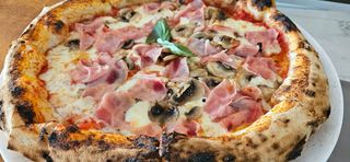 Pizza Prosciutto And Funghi (33 Cm.)