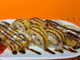 РОЛ ТЕПЛИЙ З КРЕВЕТКОЮ ТА КРЕМ СИРОМ(330 г)