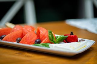 Домати, краставици, авокадо, патладжанова разядка с орехи(300г)