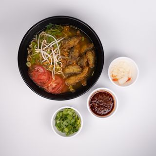 Zupa Pho z karpiem w panierce