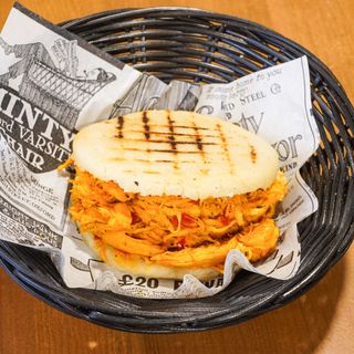 SG - Arepa de pollo mechado