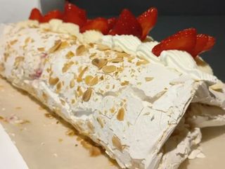 Меренговий рулет/торт