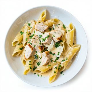 Penne quatro formaggi cu pui (400g)