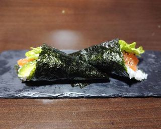 #1158- Temaki salmão (2 un.) 