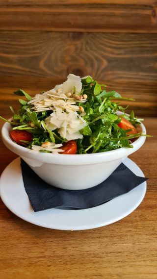 Baby spanać, rukola i čeri salata