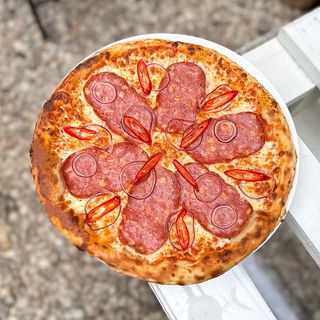 Pizza Salami Piccante 30cm