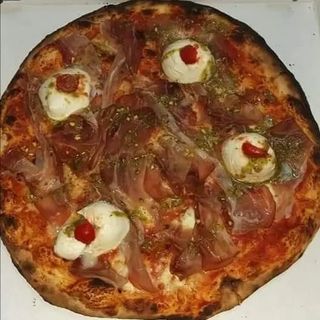 Pizza speck granelli di pistacchio