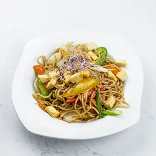 Pad Prik Thai Dum Tofu with noodles