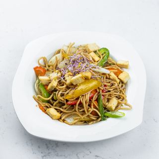 Pad Prik Thai Dum Tofu with noodles