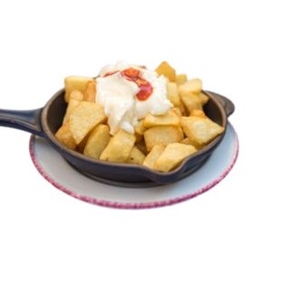 Patatas fritas con mayonesa, ketchup o ali-oli