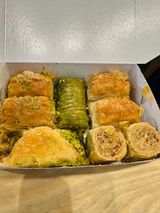 Малка кутия микс орех и шамфъстък (330г)