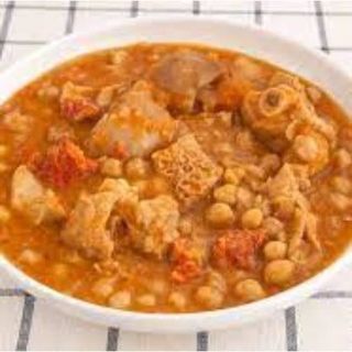 Callos y cap i pota con garbanzos