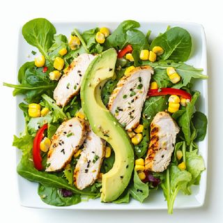 Ensalada De Pollo Con Aguacate Y Vinagreta De Soja