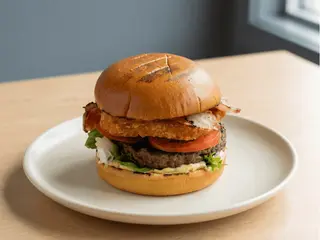 Mozarella Bacon Burger