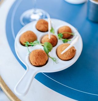 Оризови кюфтенца с млечен сос (200г)