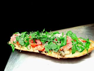 Zapiekanka tradycyjna z szynką