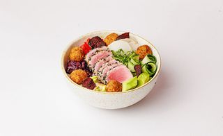 “BUDDHA BOWL” sa flambiranom tunom “tataki” (Posno)