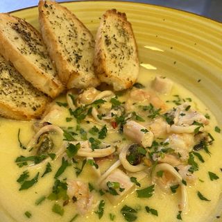 Fructe de mare in sos alb