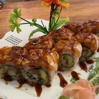 Uramaki salmón atún flameado picante 8u