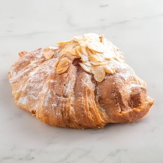 Круассан миндальный
