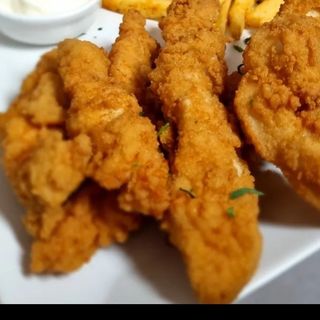 Mix de  caşcaval pane şi chicken strips