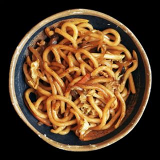 32. Yaki Udon Con Verduras (Ración)