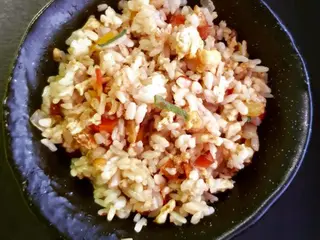 Fried rice with egg & veggies