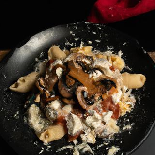 Funghi Con Pasta Seca