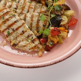 Petto di pollo alla piastra con contorno