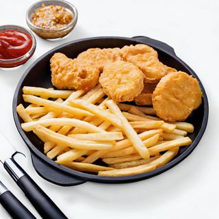 Nugget box (Frytki + 5szt Nuggetsy)