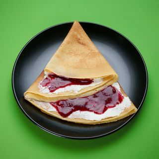 Նրբաբլիթ կաթնաշոռով և հատապտղային սոուսով