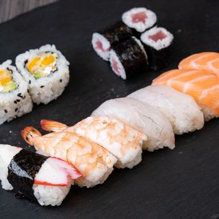 85. Sushi momo - 13 pezzi