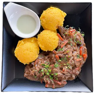 Ficăței de pui cu legume și mămăliguță