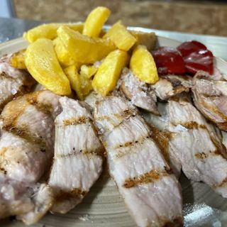 Secreto De Cerdo A La Parrilla Con Patatas Caseras