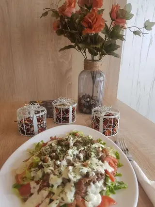 Döner salata