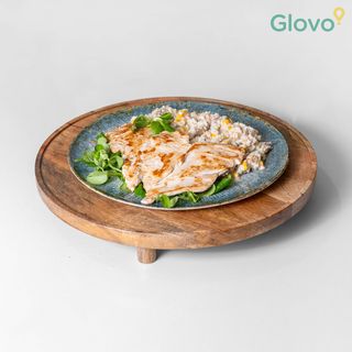 Piept de pui la gratar cu orez aromatizat