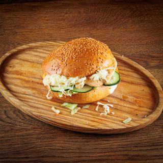 Pileće belo meso u lepinji + Schneider tap limenka 0.5l