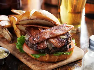 Бургер BEEF с бекон (300гр)