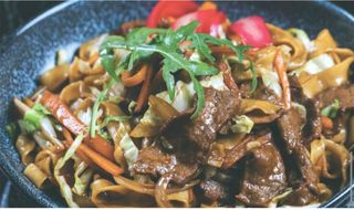 919 Domaći prženi rezanci sa govedinom