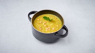 Zupa z soczewicy z grillowaną pitą