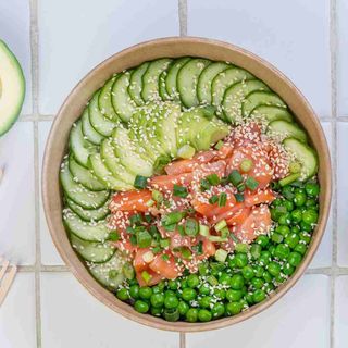 ცხარე გამოყვანილი ორაგულის პოკე