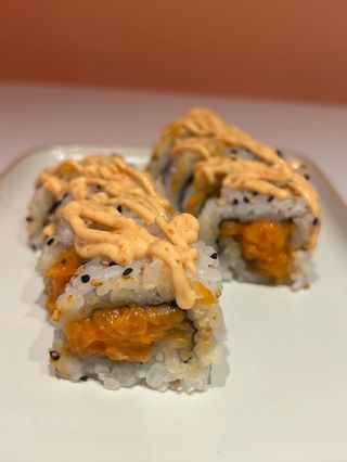 67. Uramaki spicy salmon - 8 pezzi