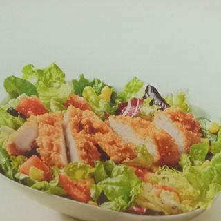 Ensalada de pollo crujiente
