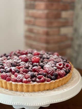 დიდი ტარტი კენკრით და მოხარშული კრემით