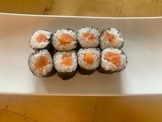 411 - Sake maki  8 pezzi 