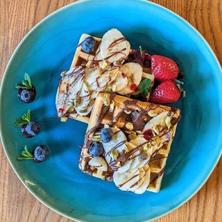 Вафлі з бананом та нутеллою